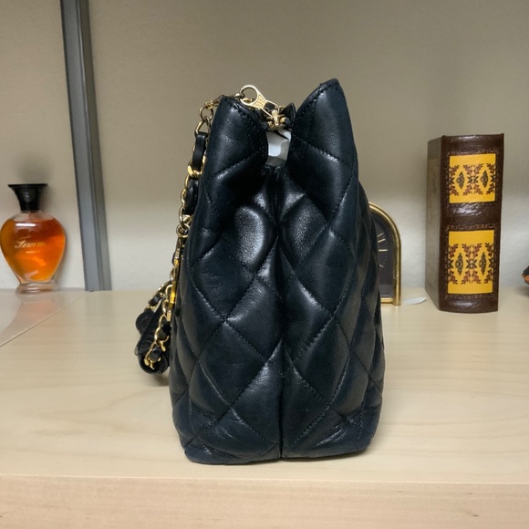 Chanel Black Quilted Shoulder Bag with Gold Chain - Picture 7 of 13